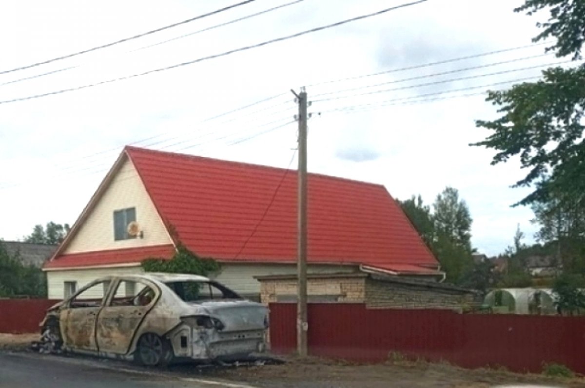 Появилось видео с горящей машиной на трассе М-10 в Калининском округе | АиФ  Тверь