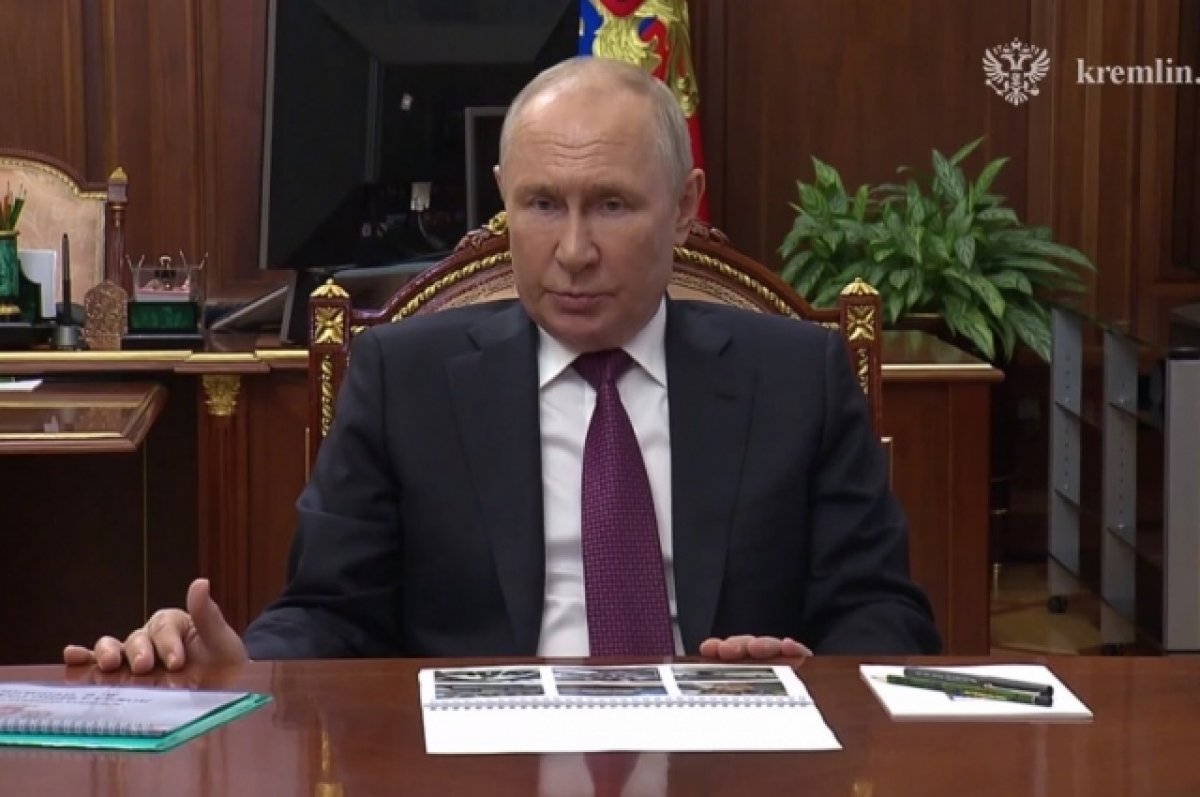 Путин поинтересовался, почему у Смоленска забрали стену