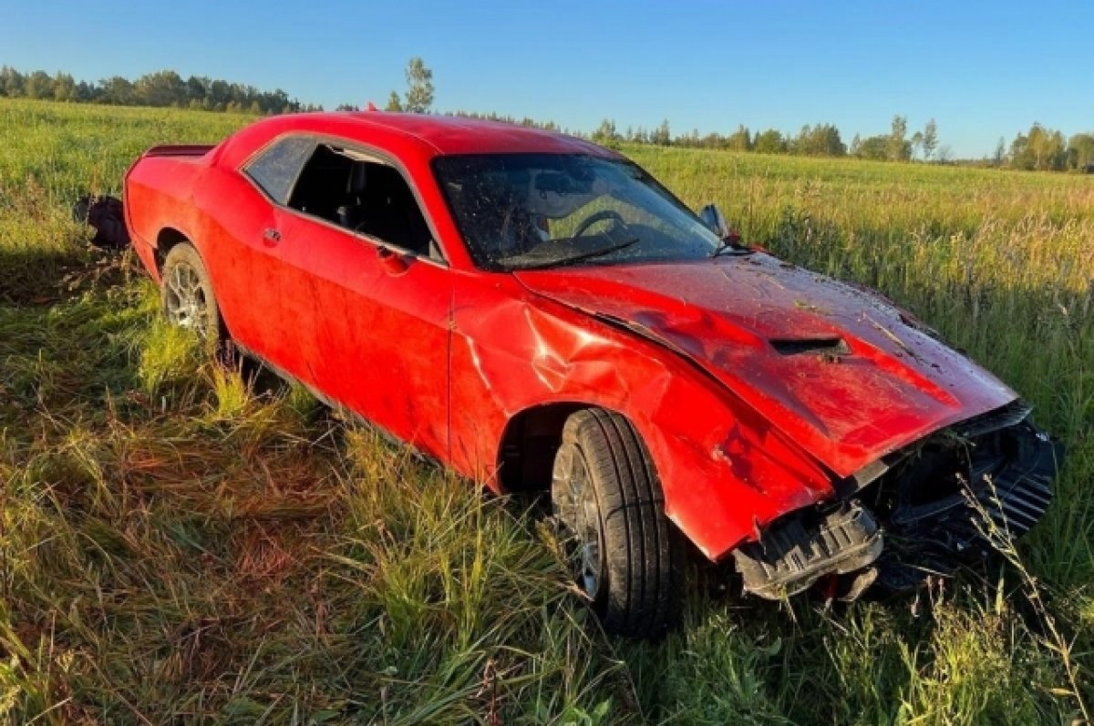 Автомобиль Dodge Challenger вылетел в кювет в Тверской области | АиФ Тверь