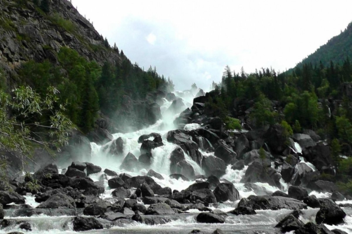 На Алтае закроют тропу к водопаду Учар