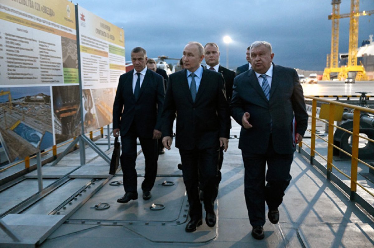 «Попутного ветра». Путин во Владивостоке поставил задачи российскому флоту