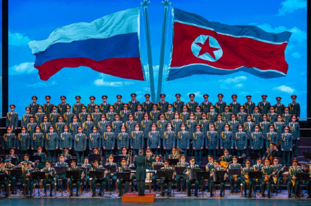 Ансамбль Александрова выступил в Пхеньяне в честь 75-летия образования КНДР