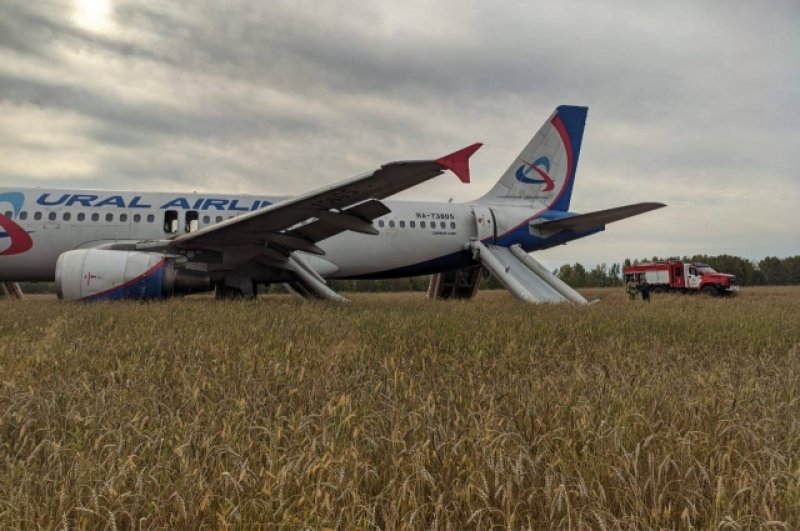 Пассажирам самолёта, летевшего из Сочи в Омск, выплатят компенсацию в размере 100 тысяч рублей. 