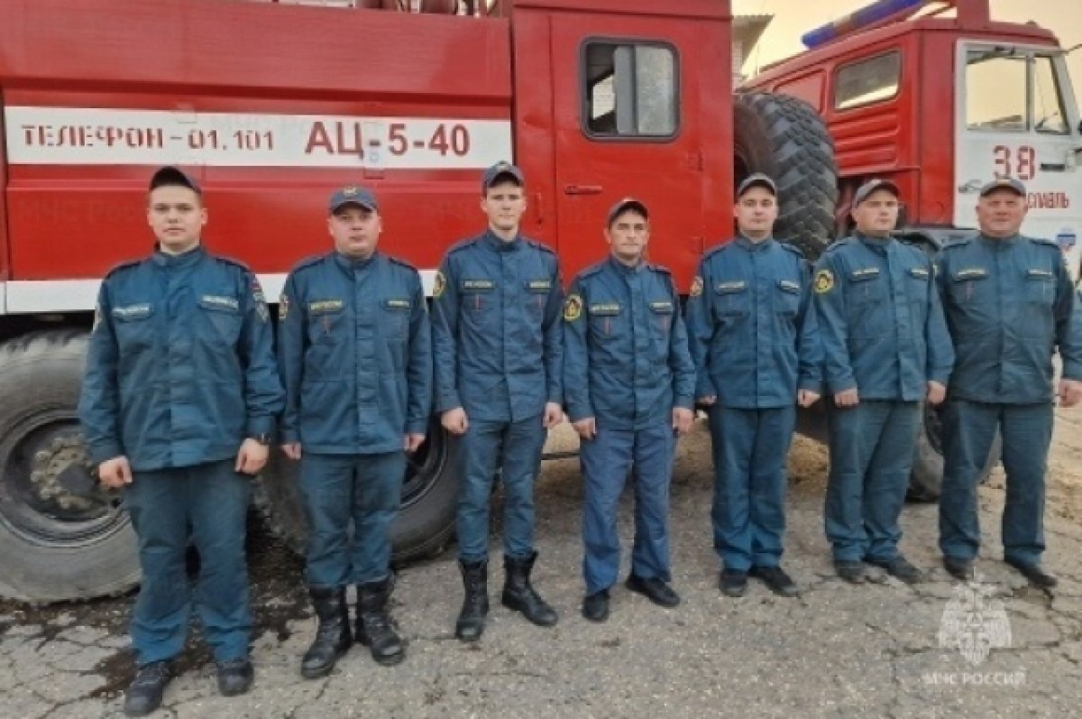 В Тверской области пожарные спасли 10 человек из горящего дома | АиФ Тверь