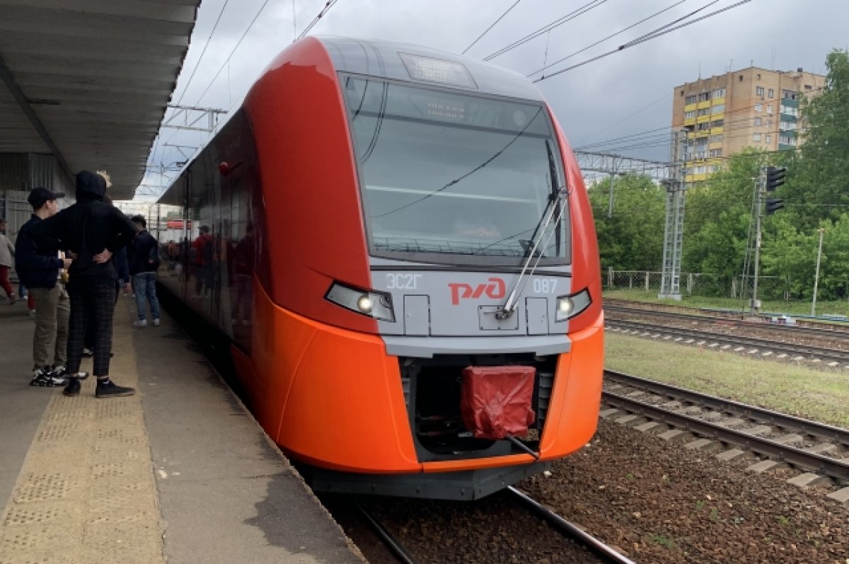 Ласточка на москву завтра. Ласточка электропоезд. Электричка Ласточка. Скоростной поезд Ласточка. Ласточка электропоезд фото.