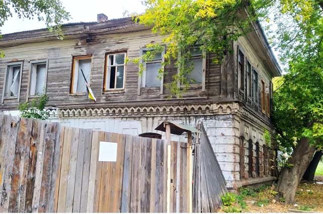 Дом принадлежал мастеру-краснодеревщику Ижевского оружейного завода Прозорову.