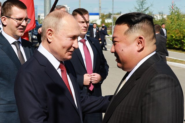 Президент РФ Владимир Путин и председатель Государственного совета КНДР Ким Чен Ын.