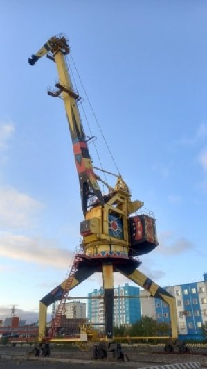 Один из таких кранов – 70-метровый гигант – превращён московскими дизайнерами в арт-объект «Дудинский жираф».