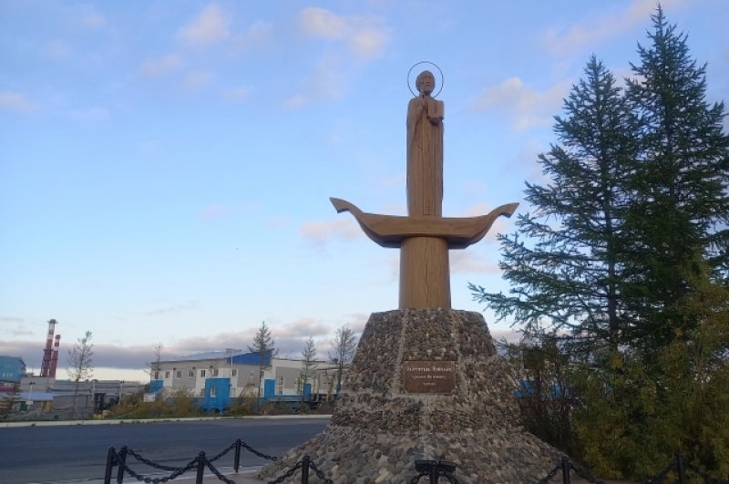 Памятник покровителю путешественников и моряков – Святому Николаю Мирликийскому. 