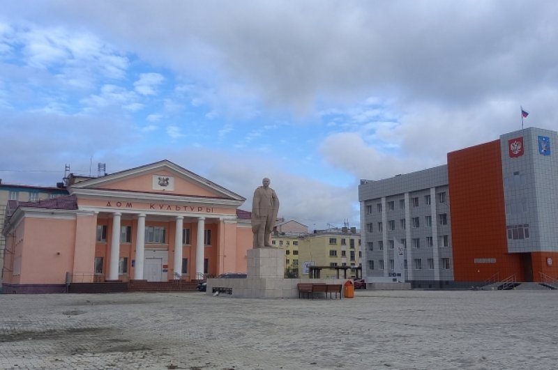 На площади памятник Ильичу, Дом культуры и музей Таймыра. 