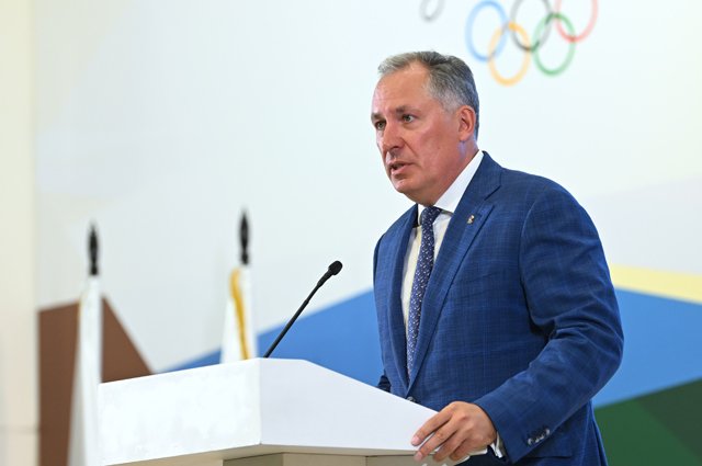 Президент ОКР Станислав Поздняков выступает на расширенном заседании комиссии спортсменов Олимпийского комитета России