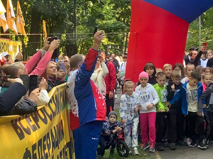 Старт из пистолета давал Сергей Владимирович Волков. Он является заместителем главы администрации Пензы по социальной политике и развитию местного самоуправления.