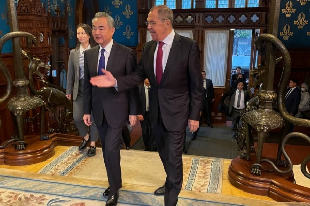 Лавров на встрече с Ван И отметил слаженную работу России и Китая