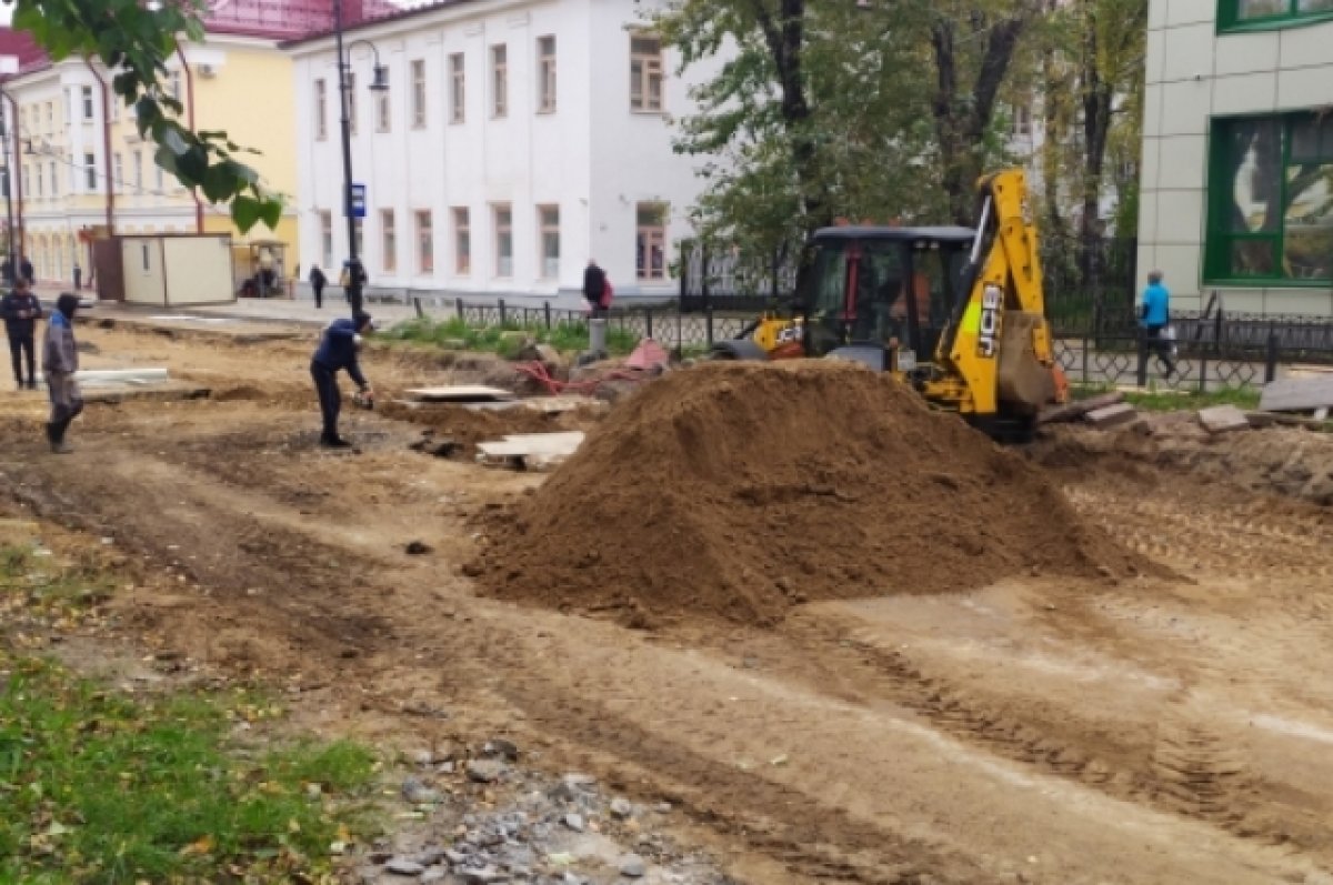 В Сыктывкаре подрядчики восстанавливают асфальт на ул. Советской и Ленина |  АиФ Коми