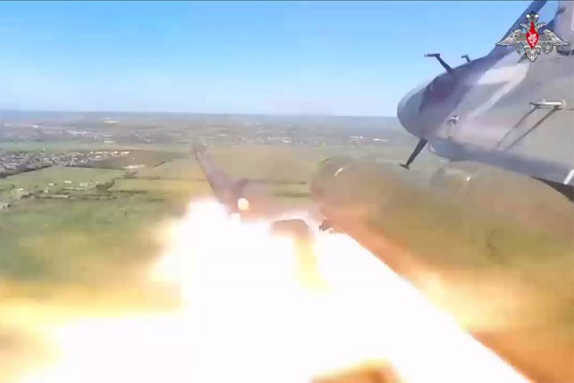 Ка-52 уничтожают противника на Краснолиманском направлении
