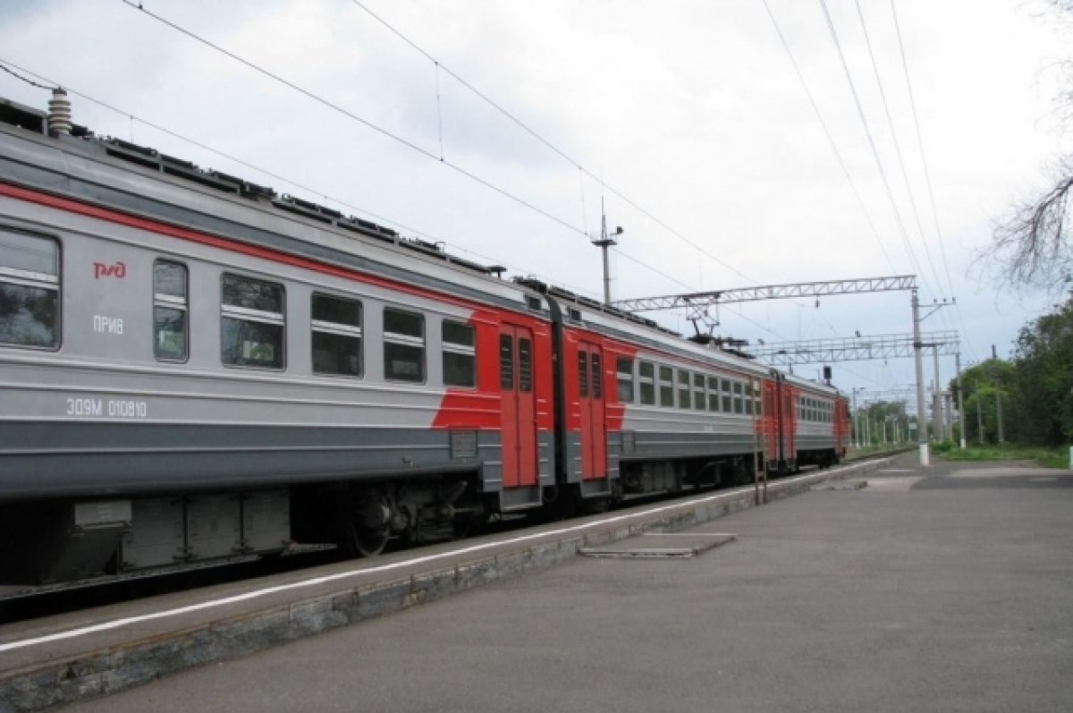 Электрички волжский волгоград 1. Электричка Волгоград Шпалопропитка Волгоград. Волгоград 1 Волгоград электричка. Электричка Шпалопропитка Волгоград 1. Шпалопропитка Волгоград 1.