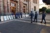 Утром возле здания правительства в Ереване протестующих нет, но оппозиция анонсирует повторение вчерашних протестов сегодня вечером.