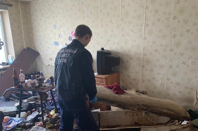 Тело погибшего нашли после того, как соседи позвонили в правоохранительные органы.