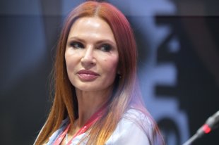 Эвелина Бледанс.