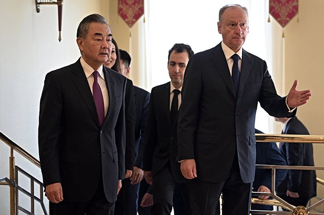 Глава МИД Китая Ван И и Николай Патрушев в Москве.