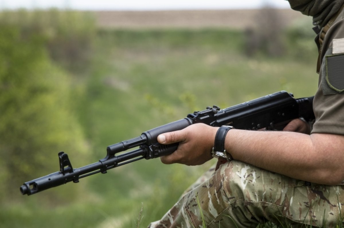 Военные Карабаха сдают оружие под контролем российских миротворцев