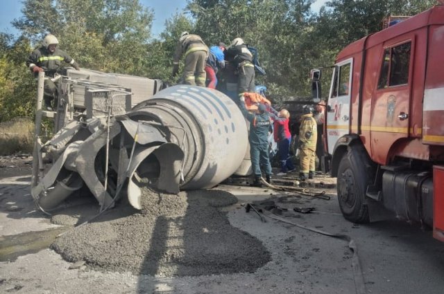 В Новотроицке «КамАЗ» и бетономешалка не поделили дорогу.