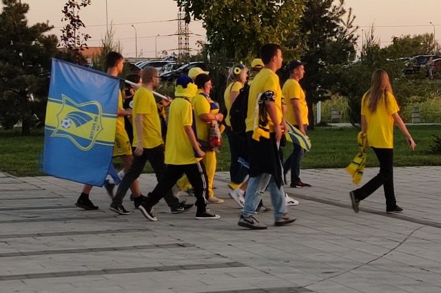 Марш фанатов Ростова состоялся перед матчем с ЦСКА.