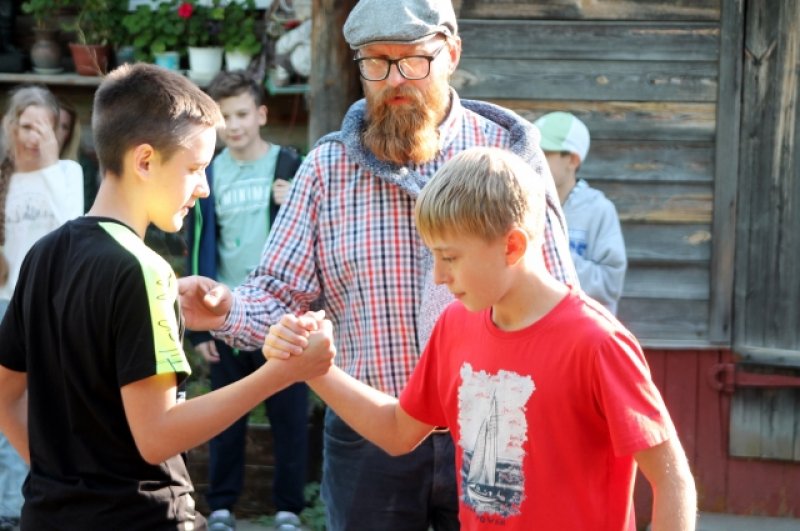 Старинные сысертские игры в Доме-музее П.П. Бажова увлекают современных подростков.