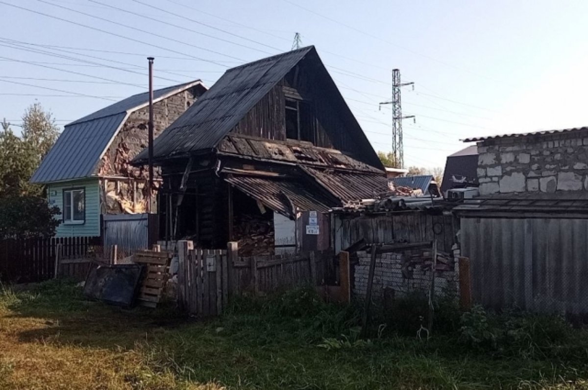 В Твери после пожара у мужчины остались только велосипед и животные | АиФ  Тверь