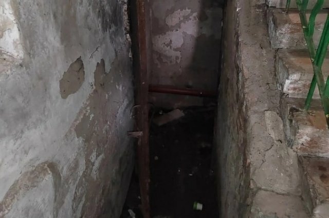 Так сейчас выглядит вход в подвал дома №2 на ул. Первомайская.