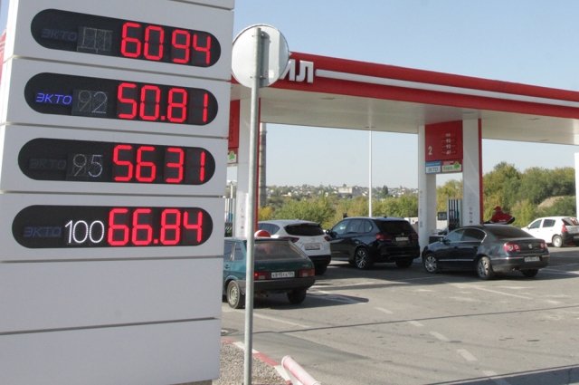 Вопрос выгоды. Правительство приняло меры к снижению цены бензина на АЗС10
