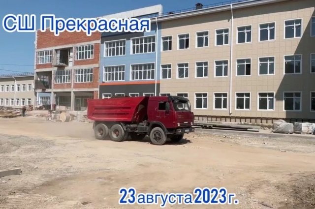 Глава Шпаковского округа Игорь Серов и прокурор Сергей Степанов проинспектировали строительство новых школ.