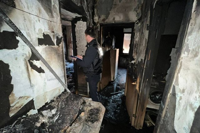 Уже после тушения пожара в квартире обнаружили тело мужчины. 