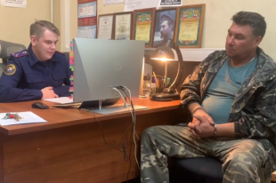 Александр Б. (справа).