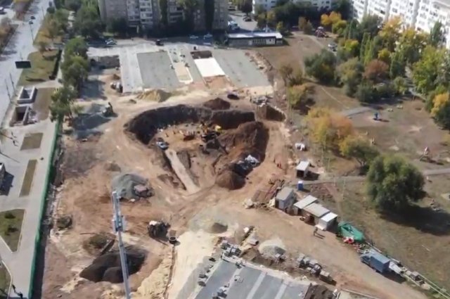 В Оренбурге строят новый парк с 40-метровым фонтаном.