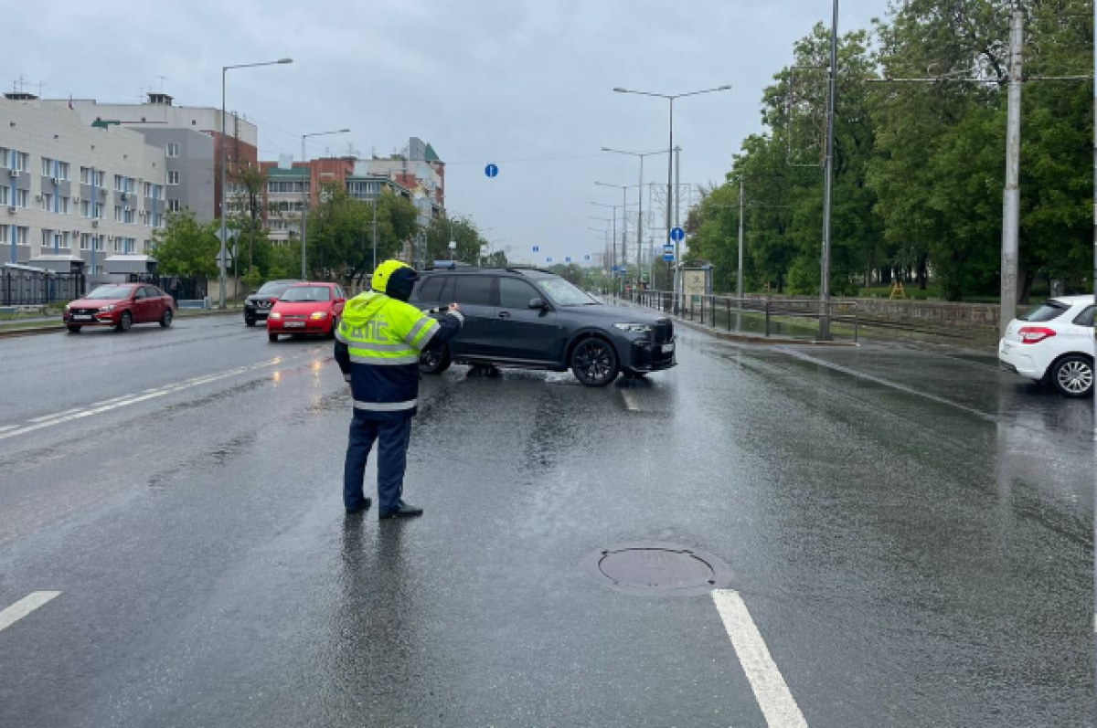 ГИБДД в дождь советует водителям и пешеходам быть предельно внимательными |  АиФ Самара