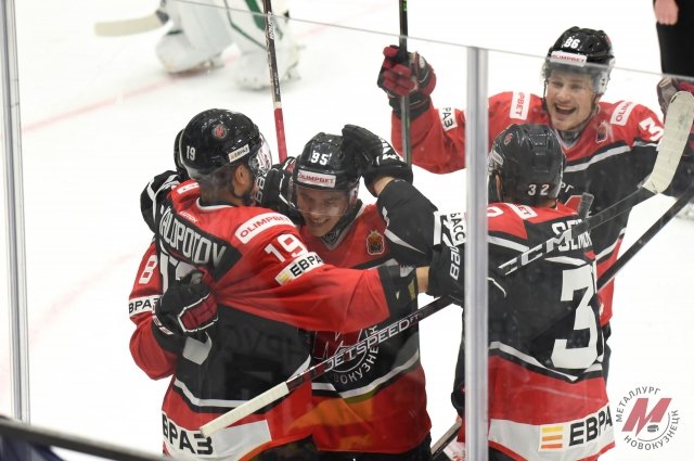 Хоккеисты новокузнецкого «Металлурга» выиграли пятый матч подряд.