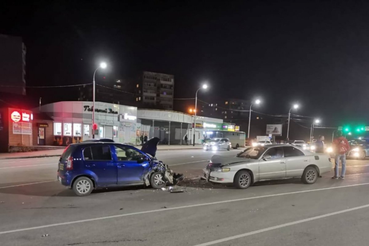 В Хабаровске 19-летний водитель Toyota пострадал в лобовом ДТП | АиФ  Хабаровск