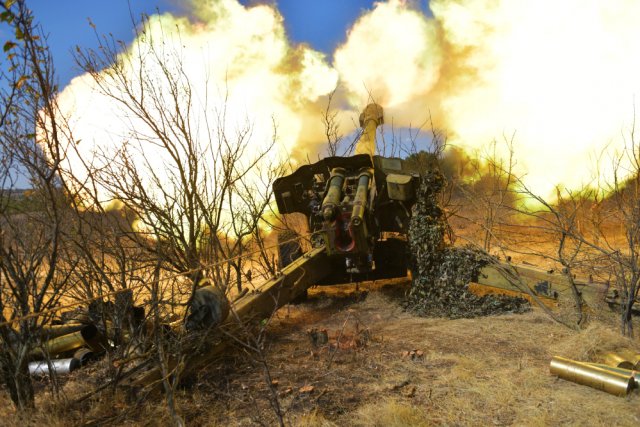 Российский артиллерист стреляет по ВСУ в Запорожской области.