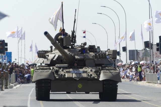 Кипр, танк Т-80У.