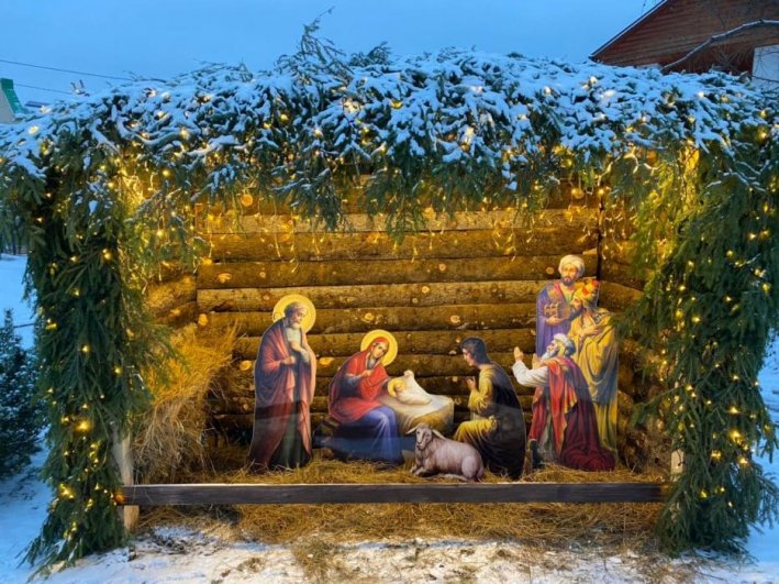В Псково-Печерском монастыре при мотрополите Тихоне появилась традиция ярко и широко отмечать Рождество