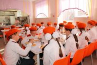 На покупку детской формы всего в 2023 году из областного бюджета выделено более 35 млн рублей.