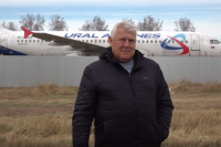 Глава Ермолаевского сельсовета Александр Пасевич прибыл на место экстренной посадки самолёта в поле.