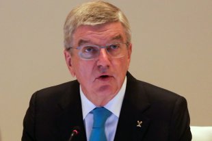 Президент Международного олимпийского комитета Томас Бах выступает на заседании Исполнительного совета перед 141-й сессией МОК в Мумбаи, Индия.