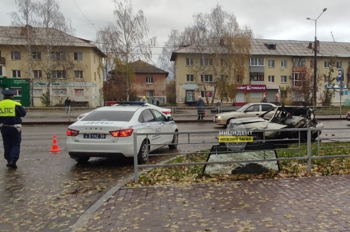 Водителя «девятки» зажало в машине после ДТП в Нижнем Тагиле | АиФ Урал