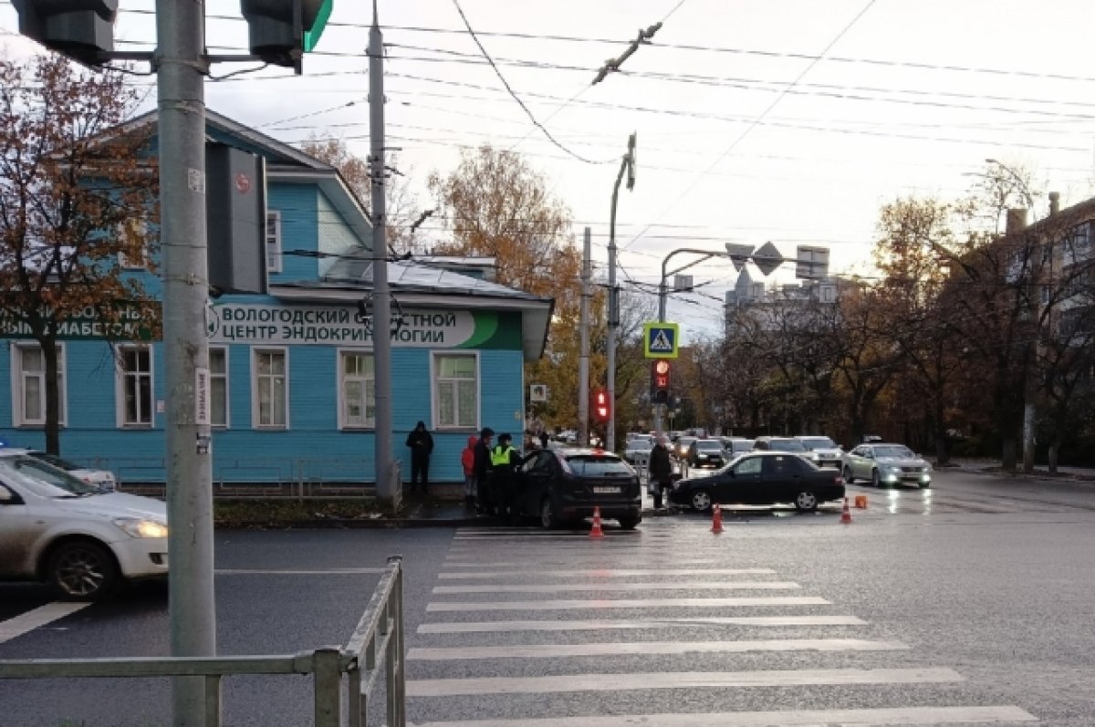 Страшная авария произошла на перекрестке Герцена и Зосимовской в Вологде |  АиФ Вологда