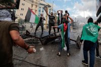Акция протеста возле посольства США в Аукаре после гибели палестинцев в результате взрыва в больнице Аль-Ахли в секторе Газа.
