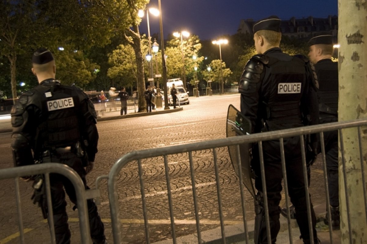 Во Франции полицейские задержали вооруженного ножом мужчину возле синагоги