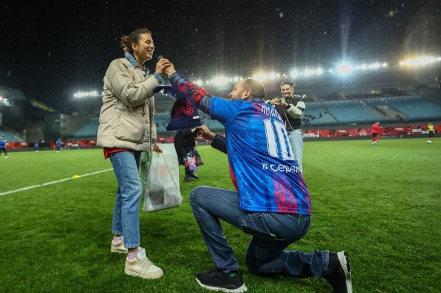 Лица будущих супругов светились от счастья.