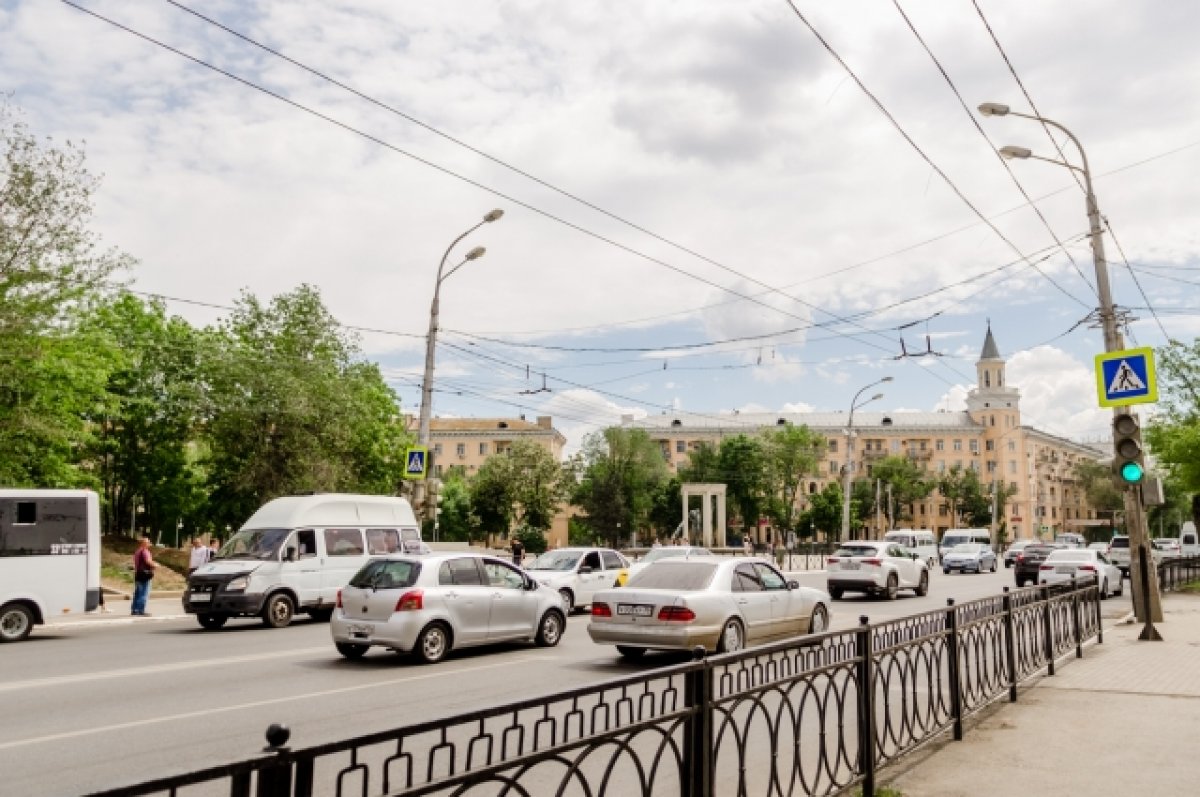 В Астрахани провалился автомобиль | АиФ Астрахань